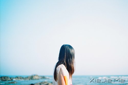 做一个微笑挂在嘴边，快乐放在心上的人 (1)